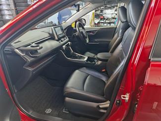 2019 Toyota RAV4 - Thumbnail