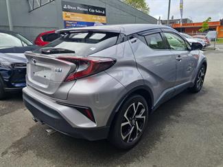 2017 Toyota C-HR - Thumbnail