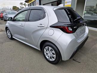 2020 Toyota YARIS - Thumbnail