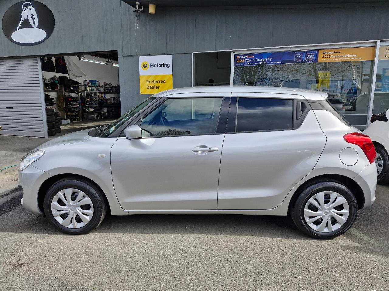 2017 Suzuki SWIFT