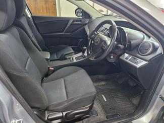 2010 Mazda AXELA - Thumbnail