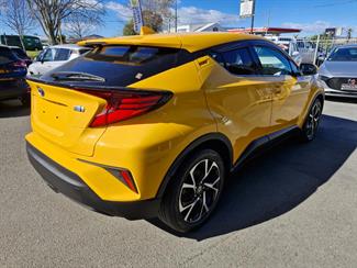 2020 Toyota C-HR - Thumbnail