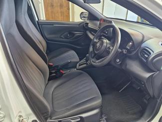 2021 Toyota YARIS - Thumbnail