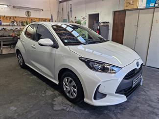 2021 Toyota YARIS - Thumbnail