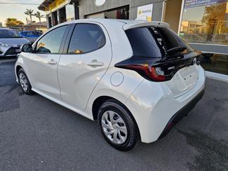 2021 Toyota YARIS - Thumbnail