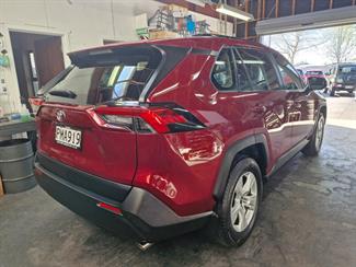 2021 Toyota RAV4 - Thumbnail