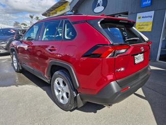2021 Toyota RAV4 - Thumbnail