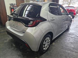2021 Toyota YARIS - Thumbnail