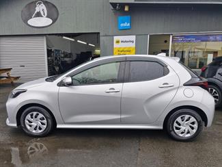 2021 Toyota YARIS - Thumbnail