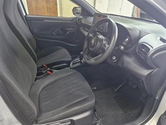 2021 Toyota YARIS - Thumbnail