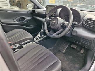 2021 Toyota YARIS - Thumbnail