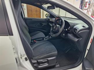 2020 Toyota YARIS - Thumbnail