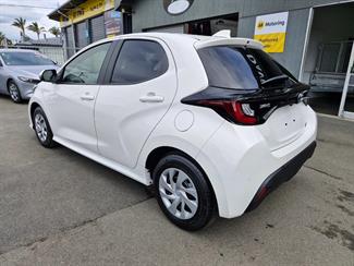 2020 Toyota YARIS - Thumbnail