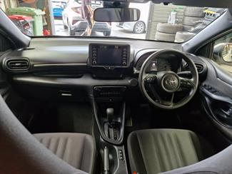 2020 Toyota YARIS - Thumbnail