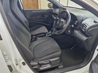 2020 Toyota YARIS - Thumbnail