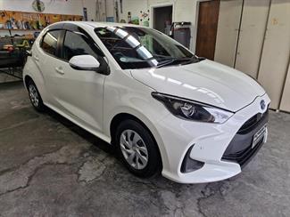 2020 Toyota YARIS - Thumbnail