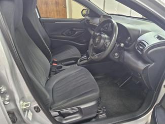 2020 Toyota YARIS - Thumbnail