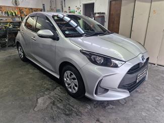 2020 Toyota YARIS - Thumbnail