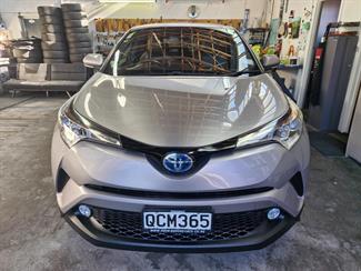 2017 Toyota C-HR - Thumbnail