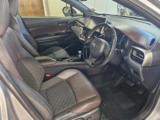 2017 Toyota C-HR - Thumbnail