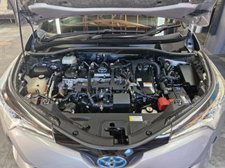 2017 Toyota C-HR - Thumbnail