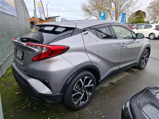 2017 Toyota C-HR - Thumbnail