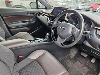 2017 Toyota C-HR - Thumbnail