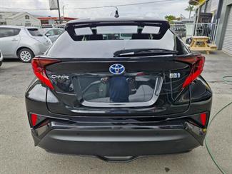 2019 Toyota C-HR - Thumbnail