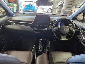 2017 Toyota C-HR - Thumbnail