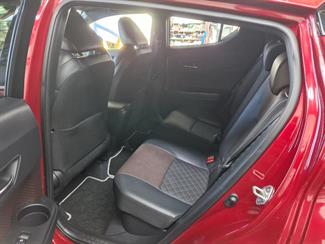 2017 Toyota C-HR - Thumbnail