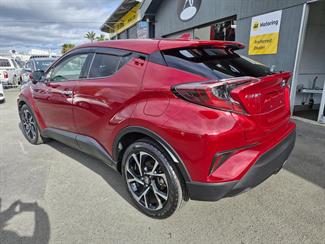 2017 Toyota C-HR - Thumbnail