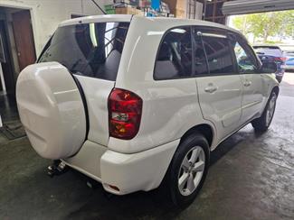 2004 Toyota RAV4 - Thumbnail