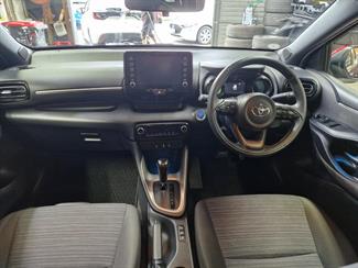 2020 Toyota YARIS - Thumbnail