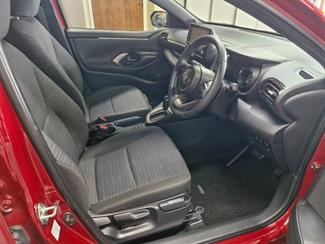 2020 Toyota YARIS - Thumbnail