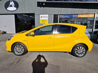 2012 Toyota AQUA - Thumbnail