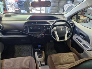 2012 Toyota AQUA - Thumbnail