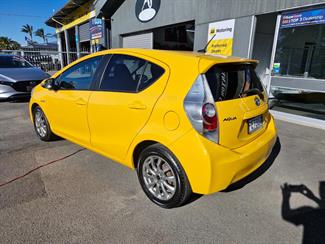 2012 Toyota AQUA - Thumbnail